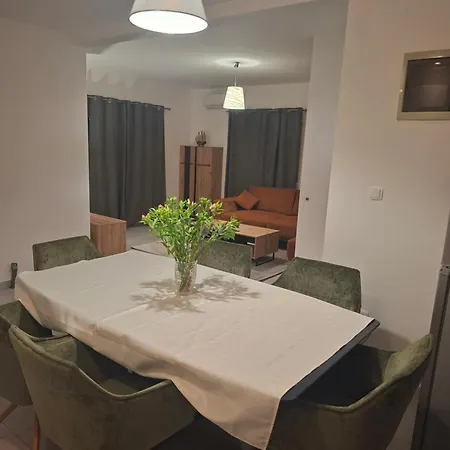 Apartament Dijana *